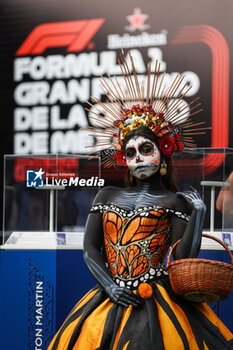 24/10/2024 - illustration, girl with typical mexican make up and costume during the Formula 1 Gran Premio de la Ciudad de Mexico 2024, 20th round of the 2024 Formula One World Championship from October 25 to 27, 2024 on the Autodromo Hermanos Rodriguez, in Mexico City, Mexico - F1 - MEXICO CITY GRAND PRIX 2024 - FORMULA 1 - MOTORI