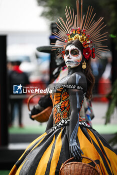 24/10/2024 - illustration, girl with typical mexican make up and costume during the Formula 1 Gran Premio de la Ciudad de Mexico 2024, 20th round of the 2024 Formula One World Championship from October 25 to 27, 2024 on the Autodromo Hermanos Rodriguez, in Mexico City, Mexico - F1 - MEXICO CITY GRAND PRIX 2024 - FORMULA 1 - MOTORI