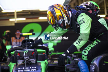 25/10/2024 - 97 SHWARTZMAN Robert (isr), Stake F1 Team Kick Sauber C44, ambiance during the Formula 1 Gran Premio de la Ciudad de Mexico 2024, 20th round of the 2024 Formula One World Championship from October 25 to 27, 2024 on the Autodromo Hermanos Rodriguez, in Mexico City, Mexico - F1 - MEXICO CITY GRAND PRIX 2024 - FORMULA 1 - MOTORI