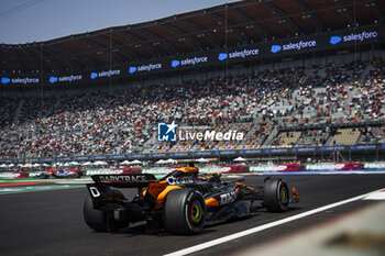 25/10/2024 - 81 PIASTRI Oscar (aus), McLaren F1 Team MCL38, action during the Formula 1 Gran Premio de la Ciudad de Mexico 2024, 20th round of the 2024 Formula One World Championship from October 25 to 27, 2024 on the Autodromo Hermanos Rodriguez, in Mexico City, Mexico - F1 - MEXICO CITY GRAND PRIX 2024 - FORMULA 1 - MOTORI