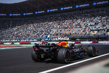 25/10/2024 - 01 VERSTAPPEN Max (nld), Red Bull Racing RB20, action during the Formula 1 Gran Premio de la Ciudad de Mexico 2024, 20th round of the 2024 Formula One World Championship from October 25 to 27, 2024 on the Autodromo Hermanos Rodriguez, in Mexico City, Mexico - F1 - MEXICO CITY GRAND PRIX 2024 - FORMULA 1 - MOTORI