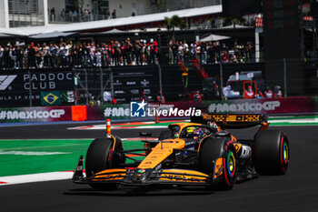 25/10/2024 - 81 PIASTRI Oscar (aus), McLaren F1 Team MCL38, action during the Formula 1 Gran Premio de la Ciudad de Mexico 2024, 20th round of the 2024 Formula One World Championship from October 25 to 27, 2024 on the Autodromo Hermanos Rodriguez, in Mexico City, Mexico - F1 - MEXICO CITY GRAND PRIX 2024 - FORMULA 1 - MOTORI