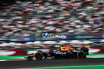 25/10/2024 - 01 VERSTAPPEN Max (nld), Red Bull Racing RB20, action during the Formula 1 Gran Premio de la Ciudad de Mexico 2024, 20th round of the 2024 Formula One World Championship from October 25 to 27, 2024 on the Autodromo Hermanos Rodriguez, in Mexico City, Mexico - F1 - MEXICO CITY GRAND PRIX 2024 - FORMULA 1 - MOTORI