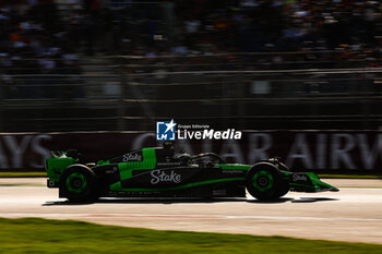 26/10/2024 - 24 ZHOU Guanyu (chi), Stake F1 Team Kick Sauber C44, action during the Formula 1 Gran Premio de la Ciudad de Mexico 2024, 20th round of the 2024 Formula One World Championship from October 25 to 27, 2024 on the Autodromo Hermanos Rodriguez, in Mexico City, Mexico - F1 - MEXICO CITY GRAND PRIX 2024 - FORMULA 1 - MOTORI