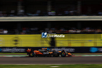 26/10/2024 - 81 PIASTRI Oscar (aus), McLaren F1 Team MCL38, action during the Formula 1 Gran Premio de la Ciudad de Mexico 2024, 20th round of the 2024 Formula One World Championship from October 25 to 27, 2024 on the Autodromo Hermanos Rodriguez, in Mexico City, Mexico - F1 - MEXICO CITY GRAND PRIX 2024 - FORMULA 1 - MOTORI