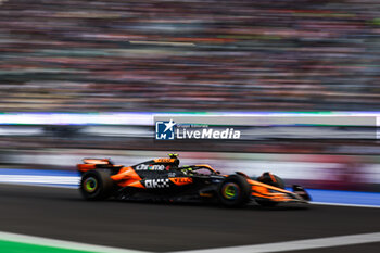 26/10/2024 - 04 NORRIS Lando (gbr), McLaren F1 Team MCL38, action during the Formula 1 Gran Premio de la Ciudad de Mexico 2024, 20th round of the 2024 Formula One World Championship from October 25 to 27, 2024 on the Autodromo Hermanos Rodriguez, in Mexico City, Mexico - F1 - MEXICO CITY GRAND PRIX 2024 - FORMULA 1 - MOTORI