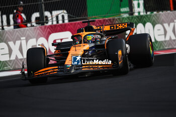 26/10/2024 - 81 PIASTRI Oscar (aus), McLaren F1 Team MCL38, action during the Formula 1 Gran Premio de la Ciudad de Mexico 2024, 20th round of the 2024 Formula One World Championship from October 25 to 27, 2024 on the Autodromo Hermanos Rodriguez, in Mexico City, Mexico - F1 - MEXICO CITY GRAND PRIX 2024 - FORMULA 1 - MOTORI