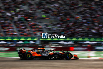 26/10/2024 - 81 PIASTRI Oscar (aus), McLaren F1 Team MCL38, action during the Formula 1 Gran Premio de la Ciudad de Mexico 2024, 20th round of the 2024 Formula One World Championship from October 25 to 27, 2024 on the Autodromo Hermanos Rodriguez, in Mexico City, Mexico - F1 - MEXICO CITY GRAND PRIX 2024 - FORMULA 1 - MOTORI