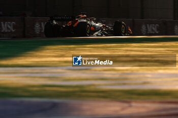 26/10/2024 - 81 PIASTRI Oscar (aus), McLaren F1 Team MCL38, action during the Formula 1 Gran Premio de la Ciudad de Mexico 2024, 20th round of the 2024 Formula One World Championship from October 25 to 27, 2024 on the Autodromo Hermanos Rodriguez, in Mexico City, Mexico - F1 - MEXICO CITY GRAND PRIX 2024 - FORMULA 1 - MOTORI