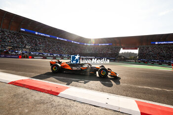 26/10/2024 - 04 NORRIS Lando (gbr), McLaren F1 Team MCL38, action during the Formula 1 Gran Premio de la Ciudad de Mexico 2024, 20th round of the 2024 Formula One World Championship from October 25 to 27, 2024 on the Autodromo Hermanos Rodriguez, in Mexico City, Mexico - F1 - MEXICO CITY GRAND PRIX 2024 - FORMULA 1 - MOTORI