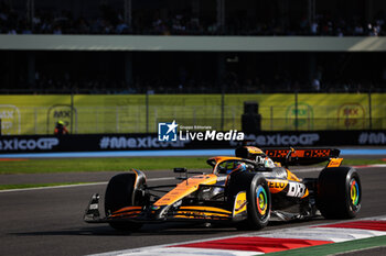 26/10/2024 - 81 PIASTRI Oscar (aus), McLaren F1 Team MCL38, action during the Formula 1 Gran Premio de la Ciudad de Mexico 2024, 20th round of the 2024 Formula One World Championship from October 25 to 27, 2024 on the Autodromo Hermanos Rodriguez, in Mexico City, Mexico - F1 - MEXICO CITY GRAND PRIX 2024 - FORMULA 1 - MOTORI