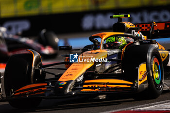 26/10/2024 - 04 NORRIS Lando (gbr), McLaren F1 Team MCL38, action during the Formula 1 Gran Premio de la Ciudad de Mexico 2024, 20th round of the 2024 Formula One World Championship from October 25 to 27, 2024 on the Autodromo Hermanos Rodriguez, in Mexico City, Mexico - F1 - MEXICO CITY GRAND PRIX 2024 - FORMULA 1 - MOTORI