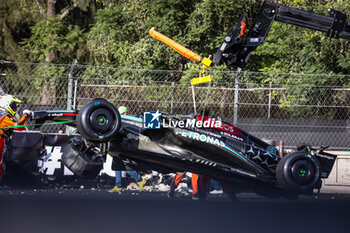 26/10/2024 - 63 RUSSELL George (gbr), Mercedes AMG F1 Team W15, action crash, accident, during the Formula 1 Gran Premio de la Ciudad de Mexico 2024, 20th round of the 2024 Formula One World Championship from October 25 to 27, 2024 on the Autodromo Hermanos Rodriguez, in Mexico City, Mexico - F1 - MEXICO CITY GRAND PRIX 2024 - FORMULA 1 - MOTORI