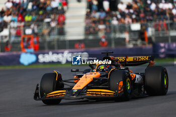 26/10/2024 - 81 PIASTRI Oscar (aus), McLaren F1 Team MCL38, action during the Formula 1 Gran Premio de la Ciudad de Mexico 2024, 20th round of the 2024 Formula One World Championship from October 25 to 27, 2024 on the Autodromo Hermanos Rodriguez, in Mexico City, Mexico - F1 - MEXICO CITY GRAND PRIX 2024 - FORMULA 1 - MOTORI