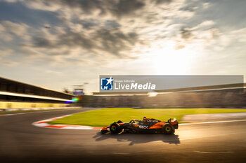 26/10/2024 - 81 PIASTRI Oscar (aus), McLaren F1 Team MCL38, action during the Formula 1 Gran Premio de la Ciudad de Mexico 2024, 20th round of the 2024 Formula One World Championship from October 25 to 27, 2024 on the Autodromo Hermanos Rodriguez, in Mexico City, Mexico - F1 - MEXICO CITY GRAND PRIX 2024 - FORMULA 1 - MOTORI