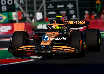 26/10/2024 - 04 NORRIS Lando (gbr), McLaren F1 Team MCL38, action during the Formula 1 Gran Premio de la Ciudad de Mexico 2024, 20th round of the 2024 Formula One World Championship from October 25 to 27, 2024 on the Autodromo Hermanos Rodriguez, in Mexico City, Mexico - F1 - MEXICO CITY GRAND PRIX 2024 - FORMULA 1 - MOTORI