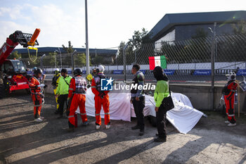 26/10/2024 - 63 RUSSELL George (gbr), Mercedes AMG F1 Team W15, action under cover after his FP2 crash during the Formula 1 Gran Premio de la Ciudad de Mexico 2024, 20th round of the 2024 Formula One World Championship from October 25 to 27, 2024 on the Autodromo Hermanos Rodriguez, in Mexico City, Mexico - F1 - MEXICO CITY GRAND PRIX 2024 - FORMULA 1 - MOTORI