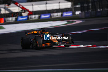 26/10/2024 - 81 PIASTRI Oscar (aus), McLaren F1 Team MCL38, action during the Formula 1 Gran Premio de la Ciudad de Mexico 2024, 20th round of the 2024 Formula One World Championship from October 25 to 27, 2024 on the Autodromo Hermanos Rodriguez, in Mexico City, Mexico - F1 - MEXICO CITY GRAND PRIX 2024 - FORMULA 1 - MOTORI