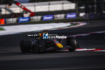 26/10/2024 - 01 VERSTAPPEN Max (nld), Red Bull Racing RB20, action during the Formula 1 Gran Premio de la Ciudad de Mexico 2024, 20th round of the 2024 Formula One World Championship from October 25 to 27, 2024 on the Autodromo Hermanos Rodriguez, in Mexico City, Mexico - F1 - MEXICO CITY GRAND PRIX 2024 - FORMULA 1 - MOTORI