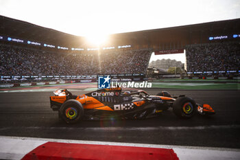 26/10/2024 - 81 PIASTRI Oscar (aus), McLaren F1 Team MCL38, action during the Formula 1 Gran Premio de la Ciudad de Mexico 2024, 20th round of the 2024 Formula One World Championship from October 25 to 27, 2024 on the Autodromo Hermanos Rodriguez, in Mexico City, Mexico - F1 - MEXICO CITY GRAND PRIX 2024 - FORMULA 1 - MOTORI