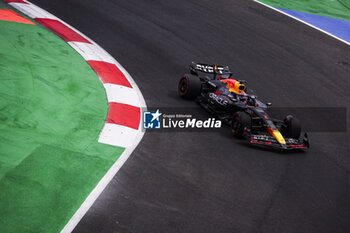 26/10/2024 - 01 VERSTAPPEN Max (nld), Red Bull Racing RB20, action during the Formula 1 Gran Premio de la Ciudad de Mexico 2024, 20th round of the 2024 Formula One World Championship from October 25 to 27, 2024 on the Autodromo Hermanos Rodriguez, in Mexico City, Mexico - F1 - MEXICO CITY GRAND PRIX 2024 - FORMULA 1 - MOTORI