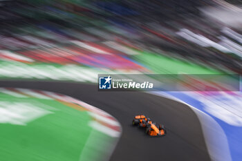 26/10/2024 - 81 PIASTRI Oscar (aus), McLaren F1 Team MCL38, action during the Formula 1 Gran Premio de la Ciudad de Mexico 2024, 20th round of the 2024 Formula One World Championship from October 25 to 27, 2024 on the Autodromo Hermanos Rodriguez, in Mexico City, Mexico - F1 - MEXICO CITY GRAND PRIX 2024 - FORMULA 1 - MOTORI