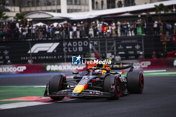 26/10/2024 - 01 VERSTAPPEN Max (nld), Red Bull Racing RB20, action during the Formula 1 Gran Premio de la Ciudad de Mexico 2024, 20th round of the 2024 Formula One World Championship from October 25 to 27, 2024 on the Autodromo Hermanos Rodriguez, in Mexico City, Mexico - F1 - MEXICO CITY GRAND PRIX 2024 - FORMULA 1 - MOTORI