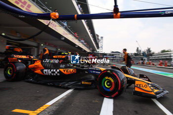 26/10/2024 - 04 NORRIS Lando (gbr), McLaren F1 Team MCL38, action during the Formula 1 Gran Premio de la Ciudad de Mexico 2024, 20th round of the 2024 Formula One World Championship from October 25 to 27, 2024 on the Autodromo Hermanos Rodriguez, in Mexico City, Mexico - F1 - MEXICO CITY GRAND PRIX 2024 - FORMULA 1 - MOTORI