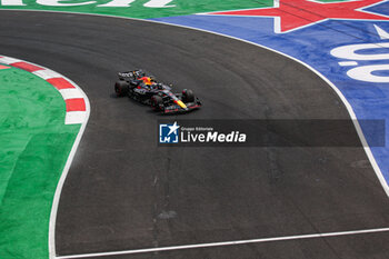 26/10/2024 - 01 VERSTAPPEN Max (nld), Red Bull Racing RB20, action during the Formula 1 Gran Premio de la Ciudad de Mexico 2024, 20th round of the 2024 Formula One World Championship from October 25 to 27, 2024 on the Autodromo Hermanos Rodriguez, in Mexico City, Mexico - F1 - MEXICO CITY GRAND PRIX 2024 - FORMULA 1 - MOTORI