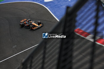 26/10/2024 - 81 PIASTRI Oscar (aus), McLaren F1 Team MCL38, action during the Formula 1 Gran Premio de la Ciudad de Mexico 2024, 20th round of the 2024 Formula One World Championship from October 25 to 27, 2024 on the Autodromo Hermanos Rodriguez, in Mexico City, Mexico - F1 - MEXICO CITY GRAND PRIX 2024 - FORMULA 1 - MOTORI