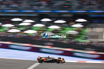 26/10/2024 - 81 PIASTRI Oscar (aus), McLaren F1 Team MCL38, action during the Formula 1 Gran Premio de la Ciudad de Mexico 2024, 20th round of the 2024 Formula One World Championship from October 25 to 27, 2024 on the Autodromo Hermanos Rodriguez, in Mexico City, Mexico - F1 - MEXICO CITY GRAND PRIX 2024 - FORMULA 1 - MOTORI