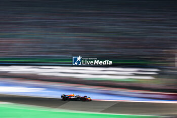 26/10/2024 - 01 VERSTAPPEN Max (nld), Red Bull Racing RB20, action during the Formula 1 Gran Premio de la Ciudad de Mexico 2024, 20th round of the 2024 Formula One World Championship from October 25 to 27, 2024 on the Autodromo Hermanos Rodriguez, in Mexico City, Mexico - F1 - MEXICO CITY GRAND PRIX 2024 - FORMULA 1 - MOTORI