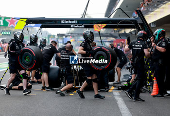 26/10/2024 - Mercedes AMG F1 Team pit stop practice during the Formula 1 Gran Premio de la Ciudad de Mexico 2024, 20th round of the 2024 Formula One World Championship from October 25 to 27, 2024 on the Autodromo Hermanos Rodriguez, in Mexico City, Mexico - F1 - MEXICO CITY GRAND PRIX 2024 - FORMULA 1 - MOTORI