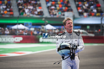 27/10/2024 - PITT Brad (USA), actor playing Sonny Hayes, driver of the fictional APX GP team in the Apex F1 movie by Apple Studios / Bruckheimer Films, portrait during the Formula 1 Gran Premio de la Ciudad de Mexico 2024, 20th round of the 2024 Formula One World Championship from October 25 to 27, 2024 on the Autodromo Hermanos Rodriguez, in Mexico City, Mexico - F1 - MEXICO CITY GRAND PRIX 2024 - FORMULA 1 - MOTORI