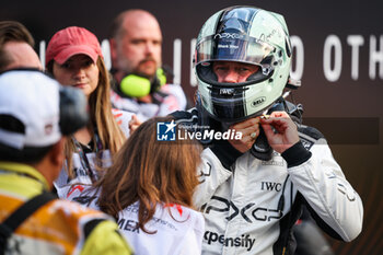 27/10/2024 - PITT Brad (USA), actor playing Sonny Hayes, driver of the fictional APX GP team in the Apex F1 movie by Apple Studios / Bruckheimer Films, portrait during the Formula 1 Gran Premio de la Ciudad de Mexico 2024, 20th round of the 2024 Formula One World Championship from October 25 to 27, 2024 on the Autodromo Hermanos Rodriguez, in Mexico City, Mexico - F1 - MEXICO CITY GRAND PRIX 2024 - FORMULA 1 - MOTORI