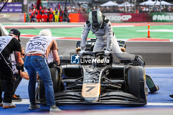 27/10/2024 - PITT Brad (USA), actor playing Sonny Hayes, driver of the fictional APX GP team in the Apex F1 movie by Apple Studios / Bruckheimer Films, portrait during the Formula 1 Gran Premio de la Ciudad de Mexico 2024, 20th round of the 2024 Formula One World Championship from October 25 to 27, 2024 on the Autodromo Hermanos Rodriguez, in Mexico City, Mexico - F1 - MEXICO CITY GRAND PRIX 2024 - FORMULA 1 - MOTORI