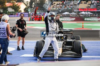 27/10/2024 - PITT Brad (USA), actor playing Sonny Hayes, driver of the fictional APX GP team in the Apex F1 movie by Apple Studios / Bruckheimer Films, portrait during the Formula 1 Gran Premio de la Ciudad de Mexico 2024, 20th round of the 2024 Formula One World Championship from October 25 to 27, 2024 on the Autodromo Hermanos Rodriguez, in Mexico City, Mexico - F1 - MEXICO CITY GRAND PRIX 2024 - FORMULA 1 - MOTORI