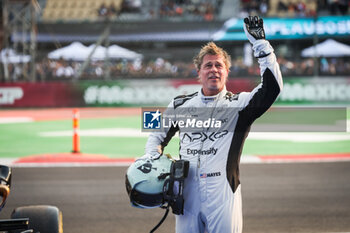 27/10/2024 - PITT Brad (USA), actor playing Sonny Hayes, driver of the fictional APX GP team in the Apex F1 movie by Apple Studios / Bruckheimer Films, portrait during the Formula 1 Gran Premio de la Ciudad de Mexico 2024, 20th round of the 2024 Formula One World Championship from October 25 to 27, 2024 on the Autodromo Hermanos Rodriguez, in Mexico City, Mexico - F1 - MEXICO CITY GRAND PRIX 2024 - FORMULA 1 - MOTORI