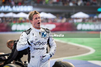 27/10/2024 - PITT Brad (USA), actor playing Sonny Hayes, driver of the fictional APX GP team in the Apex F1 movie by Apple Studios / Bruckheimer Films, portrait during the Formula 1 Gran Premio de la Ciudad de Mexico 2024, 20th round of the 2024 Formula One World Championship from October 25 to 27, 2024 on the Autodromo Hermanos Rodriguez, in Mexico City, Mexico - F1 - MEXICO CITY GRAND PRIX 2024 - FORMULA 1 - MOTORI