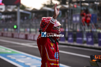 27/10/2024 - SAINZ Carlos (spa), Scuderia Ferrari SF-24, portrait celebrating his pole position during the Formula 1 Gran Premio de la Ciudad de Mexico 2024, 20th round of the 2024 Formula One World Championship from October 25 to 27, 2024 on the Autodromo Hermanos Rodriguez, in Mexico City, Mexico - F1 - MEXICO CITY GRAND PRIX 2024 - FORMULA 1 - MOTORI