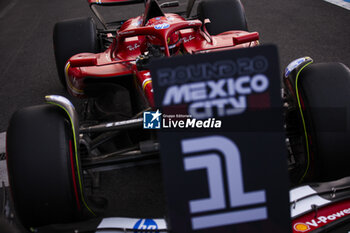 27/10/2024 - SAINZ Carlos (spa), Scuderia Ferrari SF-24, portrait celebrating his pole position during the Formula 1 Gran Premio de la Ciudad de Mexico 2024, 20th round of the 2024 Formula One World Championship from October 25 to 27, 2024 on the Autodromo Hermanos Rodriguez, in Mexico City, Mexico - F1 - MEXICO CITY GRAND PRIX 2024 - FORMULA 1 - MOTORI