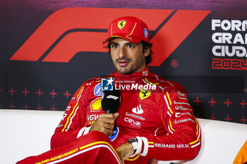 27/10/2024 - Press Conference, SAINZ Carlos (spa), Scuderia Ferrari SF-24, portrait during the Formula 1 Gran Premio de la Ciudad de Mexico 2024, 20th round of the 2024 Formula One World Championship from October 25 to 27, 2024 on the Autodromo Hermanos Rodriguez, in Mexico City, Mexico - F1 - MEXICO CITY GRAND PRIX 2024 - FORMULA 1 - MOTORI