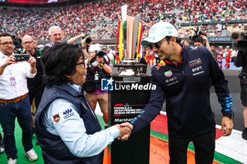 27/10/2024 - PEREZ Sergio (mex), Red Bull Racing RB20, portrait and Trophy Marshal award during the Formula 1 Gran Premio de la Ciudad de Mexico 2024, 20th round of the 2024 Formula One World Championship from October 25 to 27, 2024 on the Autodromo Hermanos Rodriguez, in Mexico City, Mexico - F1 - MEXICO CITY GRAND PRIX 2024 - FORMULA 1 - MOTORI