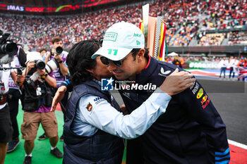 27/10/2024 - PEREZ Sergio (mex), Red Bull Racing RB20, portrait and Trophy Marshal award during the Formula 1 Gran Premio de la Ciudad de Mexico 2024, 20th round of the 2024 Formula One World Championship from October 25 to 27, 2024 on the Autodromo Hermanos Rodriguez, in Mexico City, Mexico - F1 - MEXICO CITY GRAND PRIX 2024 - FORMULA 1 - MOTORI