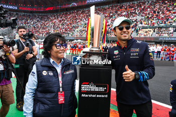 27/10/2024 - PEREZ Sergio (mex), Red Bull Racing RB20, portrait and Trophy Marshal award during the Formula 1 Gran Premio de la Ciudad de Mexico 2024, 20th round of the 2024 Formula One World Championship from October 25 to 27, 2024 on the Autodromo Hermanos Rodriguez, in Mexico City, Mexico - F1 - MEXICO CITY GRAND PRIX 2024 - FORMULA 1 - MOTORI