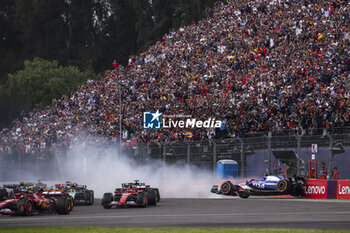 27/10/2024 - 22 TSUNODA Yuki (jap), Visa Cash App RB F1 Team VCARB 01, action crash at the start during the Formula 1 Gran Premio de la Ciudad de Mexico 2024, 20th round of the 2024 Formula One World Championship from October 25 to 27, 2024 on the Autodromo Hermanos Rodriguez, in Mexico City, Mexico - F1 - MEXICO CITY GRAND PRIX 2024 - FORMULA 1 - MOTORI