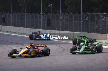 27/10/2024 - 81 PIASTRI Oscar (aus), McLaren F1 Team MCL38, action during the Formula 1 Gran Premio de la Ciudad de Mexico 2024, 20th round of the 2024 Formula One World Championship from October 25 to 27, 2024 on the Autodromo Hermanos Rodriguez, in Mexico City, Mexico - F1 - MEXICO CITY GRAND PRIX 2024 - FORMULA 1 - MOTORI