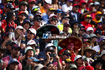 27/10/2024 - Fans during the Formula 1 Gran Premio de la Ciudad de Mexico 2024, 20th round of the 2024 Formula One World Championship from October 25 to 27, 2024 on the Autodromo Hermanos Rodriguez, in Mexico City, Mexico - F1 - MEXICO CITY GRAND PRIX 2024 - FORMULA 1 - MOTORI