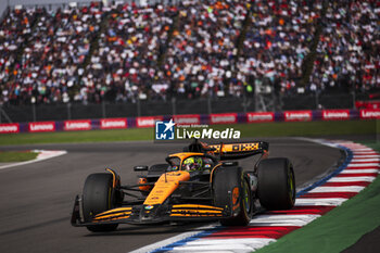 27/10/2024 - 04 NORRIS Lando (gbr), McLaren F1 Team MCL38, action during the Formula 1 Gran Premio de la Ciudad de Mexico 2024, 20th round of the 2024 Formula One World Championship from October 25 to 27, 2024 on the Autodromo Hermanos Rodriguez, in Mexico City, Mexico - F1 - MEXICO CITY GRAND PRIX 2024 - FORMULA 1 - MOTORI