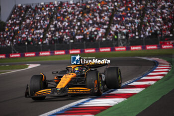 27/10/2024 - 81 PIASTRI Oscar (aus), McLaren F1 Team MCL38, action during the Formula 1 Gran Premio de la Ciudad de Mexico 2024, 20th round of the 2024 Formula One World Championship from October 25 to 27, 2024 on the Autodromo Hermanos Rodriguez, in Mexico City, Mexico - F1 - MEXICO CITY GRAND PRIX 2024 - FORMULA 1 - MOTORI